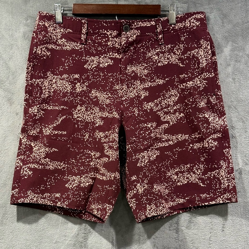 UNDER ARMOUR Golf Shorts Mens 34 Maroon Performance Stretch AOP Printed 9" NWT